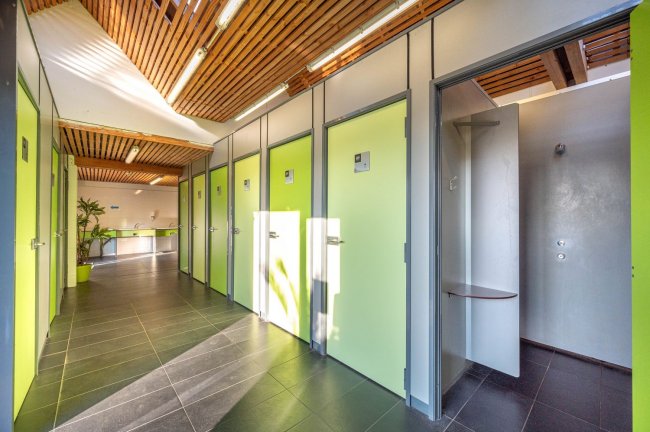 les cabines du sanitaire B
